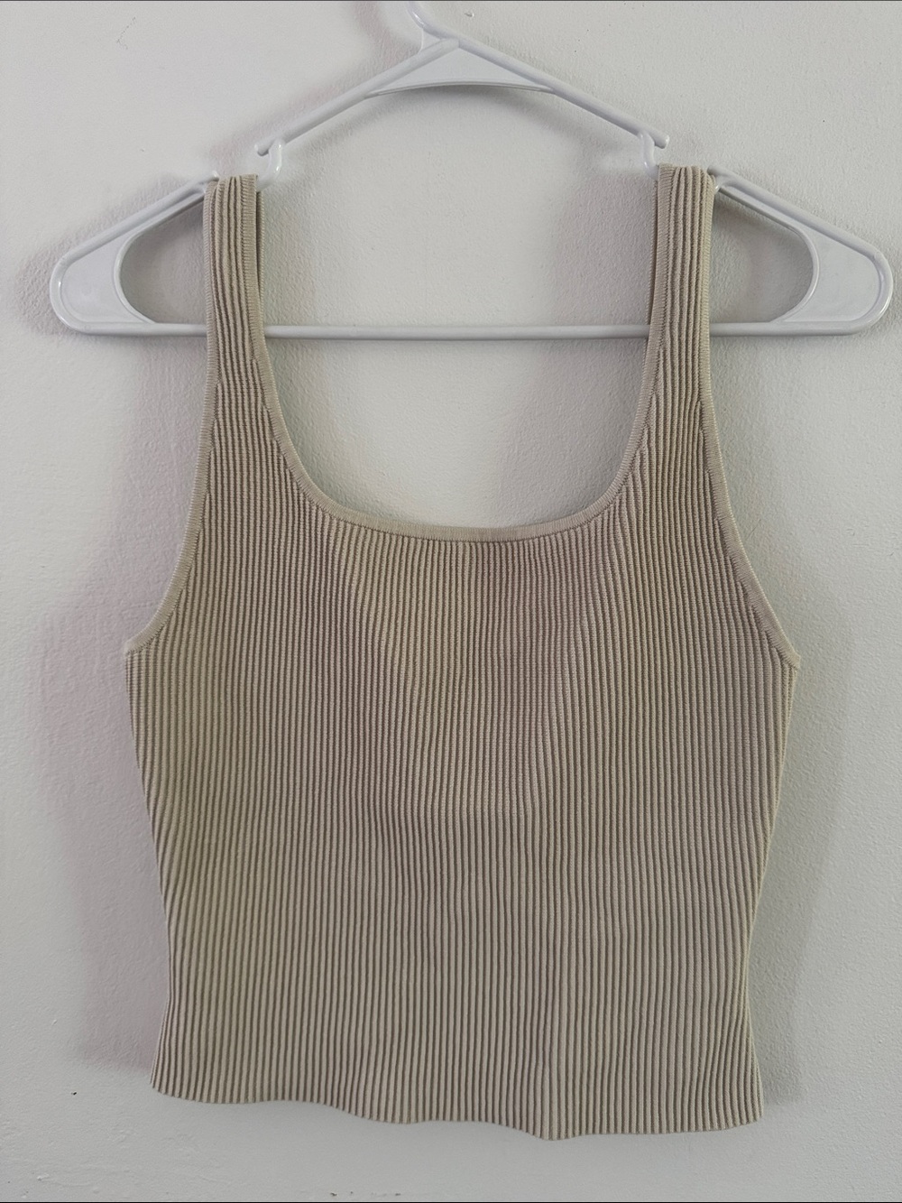 Aritzia Babaton Beige Sculpt Knit square neck ribbed crop tank top Sz M